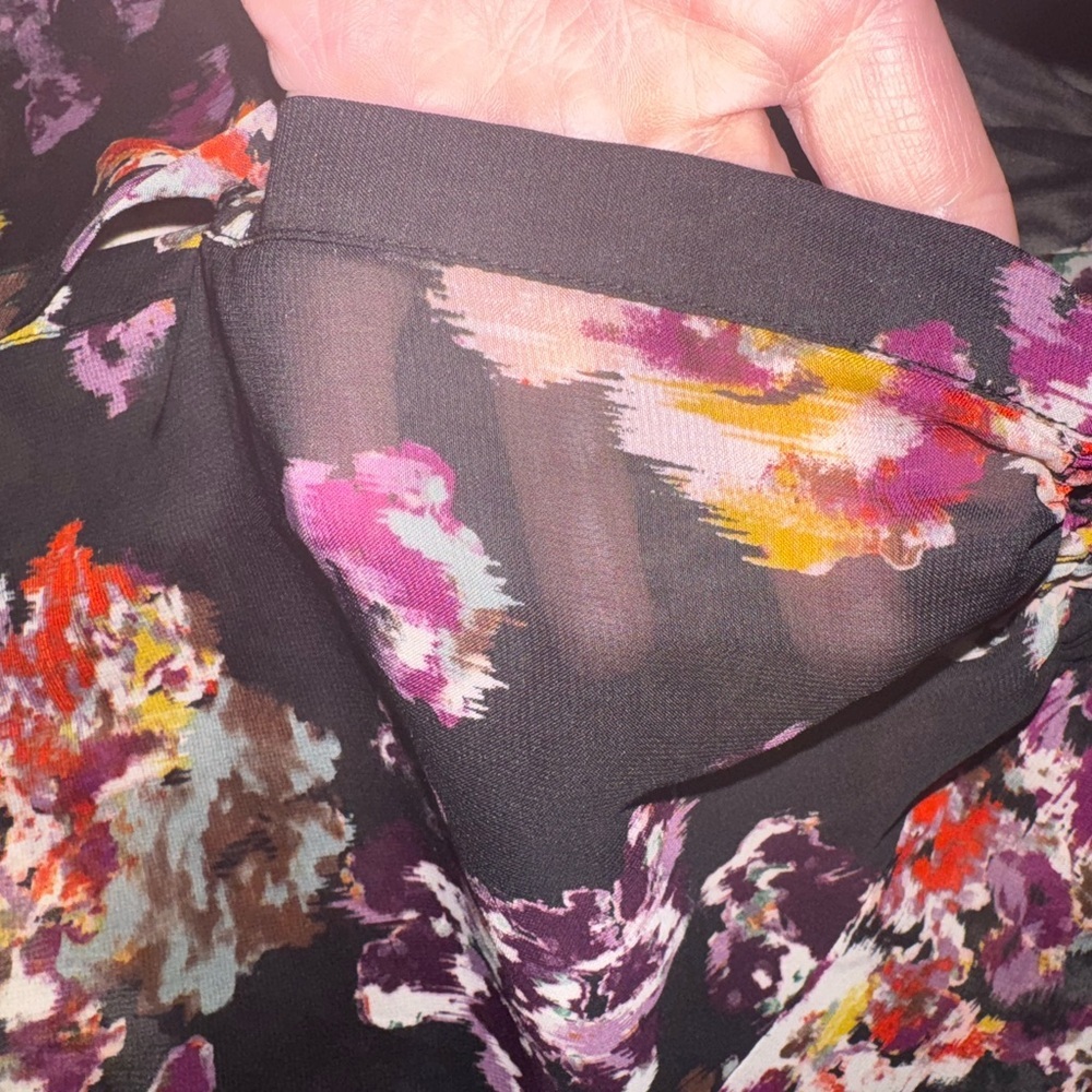 Pleione Feminine Floral Semi Sheer Gorgeous Blouse - Picture 6 of 7